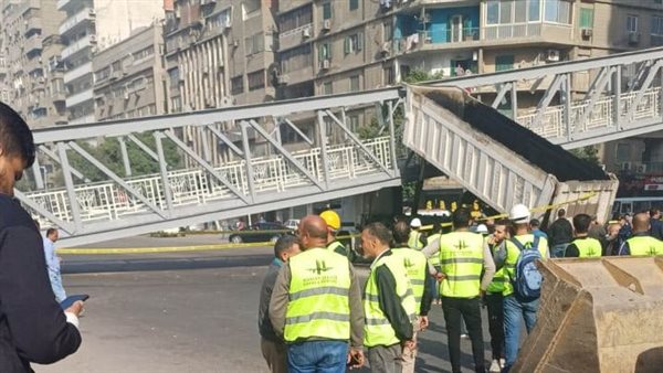 سقوط كوبري مشاة أحمد