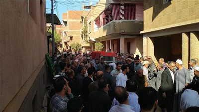 المئات يشيعون جنازة إمام مسجد توفي بعد الصلاة في المنوفية| صور