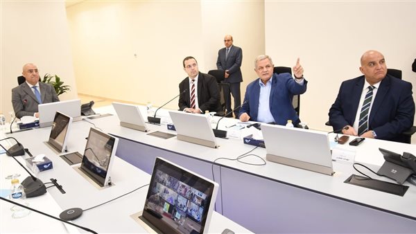 جانب من اجتماع وزير