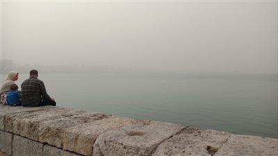 عاصفة ترابية تغطي شواطئ الإسكندرية وتحجب الرؤية بالطرق السريعة | بث مباشر