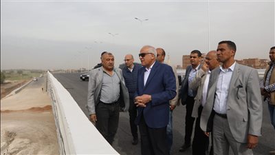 محافظ الجيزة يضبط حالة بناء مخالف على أرض زراعية بجوار الطريق الأبيض ويوجه بإزالتها