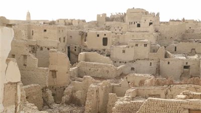 جولة تثقيفية لشباب ملتقى أهل مصر بمدينة القصر الإسلامية الأثرية بالداخلة بالوادي الجديد | صور