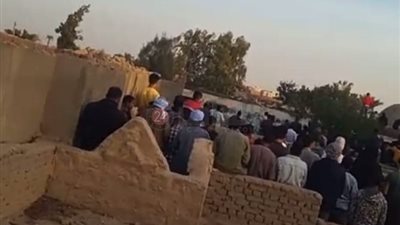 تشييع جنازة شابين توفيا إثر انقلاب سيارة ميكروباص بطريق الفيوم الصحراوي