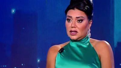 رانيا يوسف: كنت بصلي صلاة المسلمين في الكنيسة.. وأول سيجارة شربتها كانت في حمام المدرسة