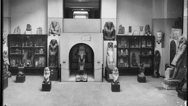  لقطات أرشيفية للعرض