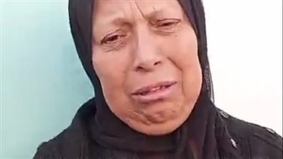 عايزة القصاص العادل.. والدة شاب مات بطعنة في بورسعيد: كانوا متربصين له وشوفته سايح في دمه | بث مباشر