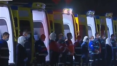 الأطقم الطبية المصرية تقدم الرعاية للمحتجزين التايلانديين ومواطن روسي بعد وصولهم لمعبر رفح