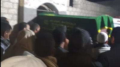 تشييع جثمانين من ضحايا حادث الطريق الصحراوي بالمنيا| بث مباشر