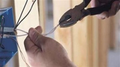 مصرع عامل صعقًا بالكهرباء خلال عمله في الفيوم