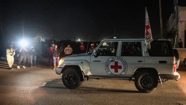 سيارة للصليب الأحمر