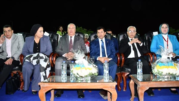 وزير الرياضة مع وزير