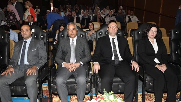 محافظ بني سويف ووزير