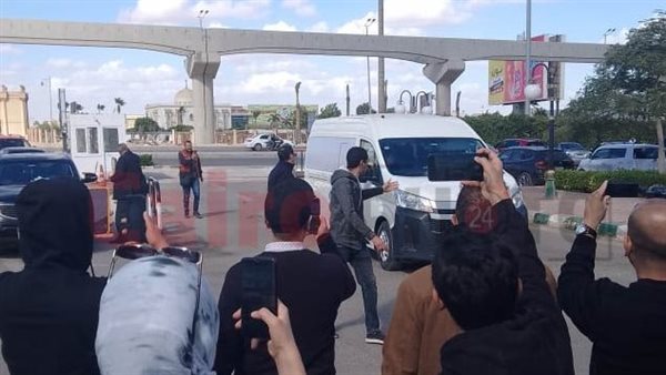 وصول جثمان طارق عبد