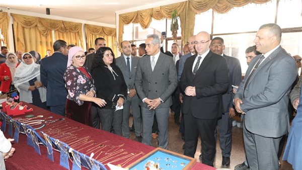 زيارة المحافظ ووزير