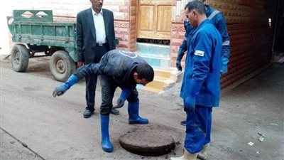 بسبب الطقس.. استمرار أعمال تطهير صفايات الأمطار والمعديات النهرية بالبحيرة