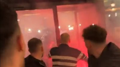 اشتباكات عنيفة وإصابات بالغة بين جماهير باريس ونيوكاسل في فرنسا| فيديو