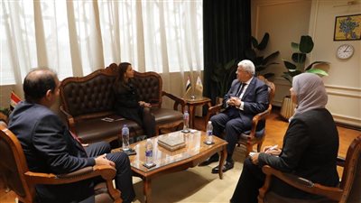 وزير التعليم العالي يلتقي مديرة اليونسكو الإقليمي للتعاون في تصميم البرامج الدراسية البينية 