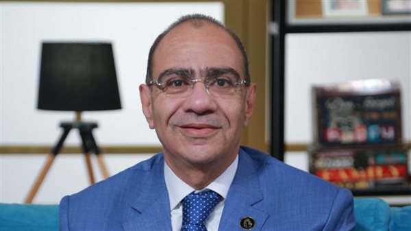 الدكتور حسام حسني