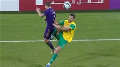 إيقاف حمدي فتحي وغرامة مالية بعد طرده في الدوري القطري