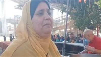 الحاجة عزيزة صاحبة أكبر مطبخ للخير بإمبابة: بنوزع كفتة ولحمة ومكرونة للغلابة| بث مباشر 