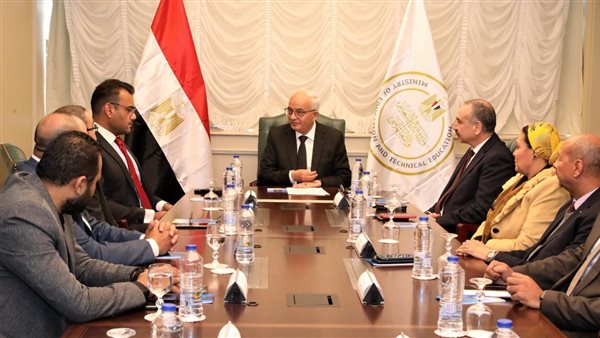 جانب من توقيع البروتوكول