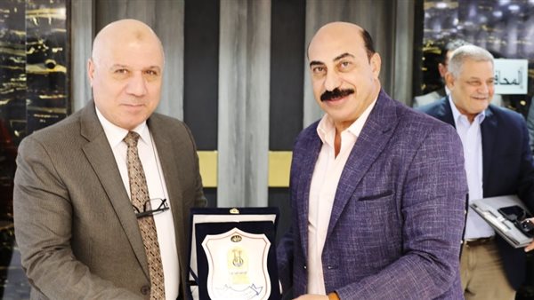 محافظ أسوان