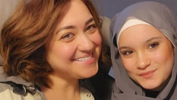 مروة عبد المنعم وابنتها
