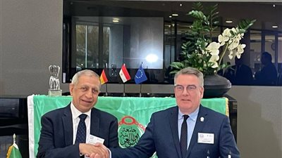 رئيس الأكاديمية العربية يوقع اتفاقية تعاون مع شركة دنسبلاي سيرونا الألمانية لتعزيز التعاون