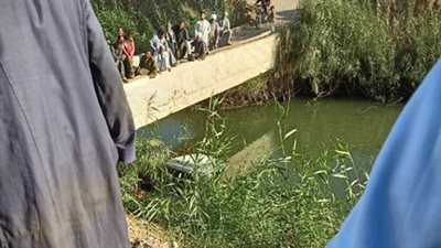 إصابة 4 سيدات في انقلاب سيارة بترعة بالأقصر