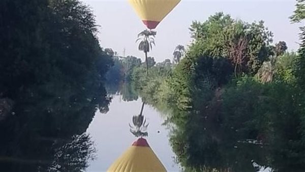 البالون الطائر بسماء