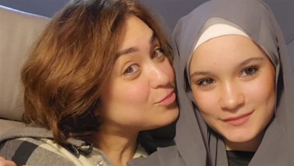 مروة عبد المنعم وابنتها