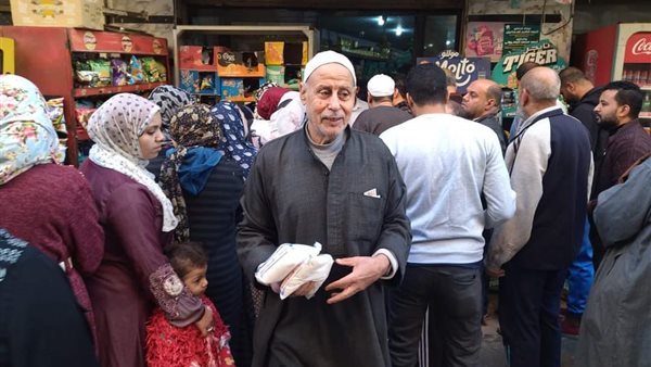 زحام على منافذ بيع