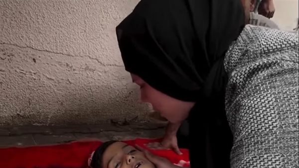 أم فلسطينية تودع