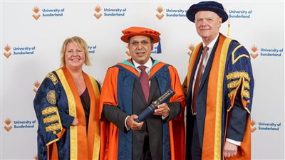 جامعة سندرلاند بالمملكة المتحدة تمنح محمد لطفي الدكتوراه الفخرية في التعليم تقديرًا لمسيرته المهنية