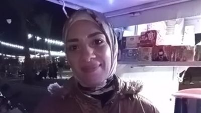 مدربة كاراتيه صباحًا وبائعة مشروبات مساءً.. فتاة تعمل على عربة ببورسعيد: بحلم بمحل كبير | بث مباشر