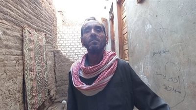  مسن بأسيوط يستغيث: بيتي آيل للسقوط وأنا عاجز عن العمل ومحتاج مشروع أصرف منه على أولادي| صور وفيديو 
