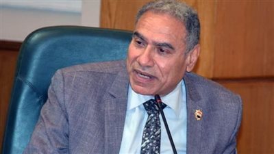 نقل حسن هويدي وكيل وزارة الإعلام الأسبق إلى المستشفى.. وزوجته تطلب الدعاء