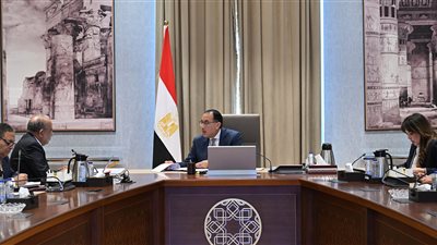 رئيس الوزراء يتابع آليات تخارج الحكومة من شركات قطاع الأعمال