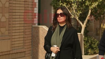أول لقاء يجمع حلا شيحة بنجوم الفن في جنازة أشرف عبد الغفور بعد غيابها عن الساحة