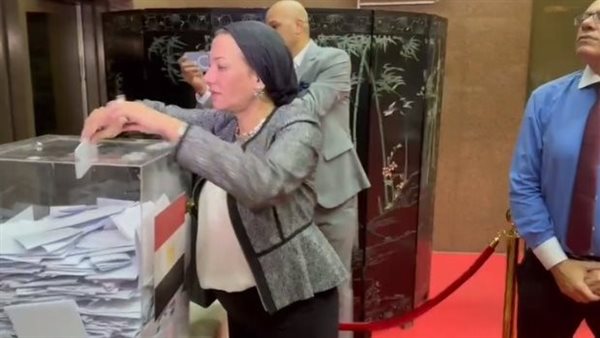 وزيرة البيئة تدلي