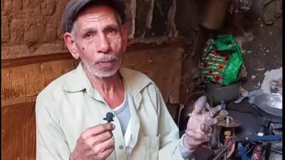 قصة كفاح أقدم عامل تشكيل معادن بأسيوط: كنت بشتغل مع أبويا الصبح وأرجع أروح المدرسة الليلية| بث مباشر 