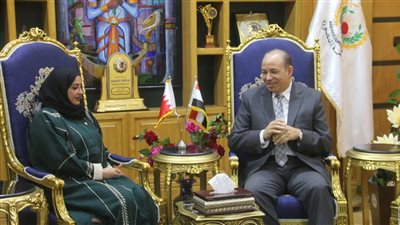  مستشارة سفارة البحرين بالقاهرة تزور جامعة المنصورة وتلتقي الطلاب الدارسين |صور