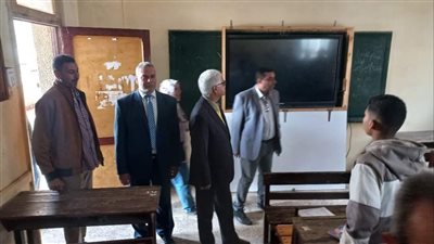 بعد واقعة الملوخية.. رئيس مدينة ميت غمر يتفقد المدارس المعدة كمقار انتخابية