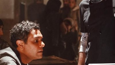 عمرو سلامة لـ آسر ياسين: رحلة فيلم شماريخ لم تكتمل سوى بحرفيتك وتفانيك