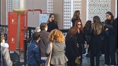 انهيار أسرة ناهد فريد شوقي لحظة تشييع الجثمان إلى مثواه الأخير من مسجد الشرطة| بث مباشر 