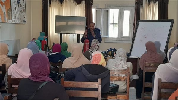 دورات للعاملين بمدارس