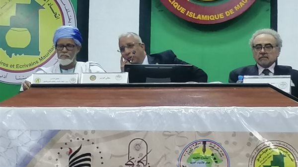 انطلاق القمة الأدبية