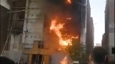 الحماية المدنية تسيطر على حريق داخل مصنع كراسي بالقاهرة الجديدة | بث مباشر 