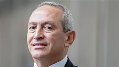 بعد نقل استثماراته إلى الإمارات.. كم تبلغ ثروة ناصف ساويرس أغنى رجل في مصر؟