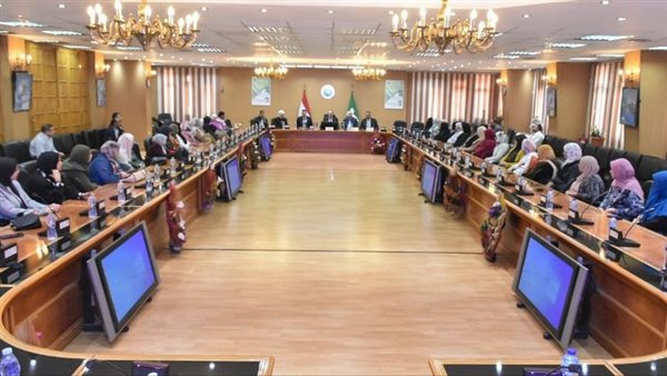 اجتماع محافظ الشرقية